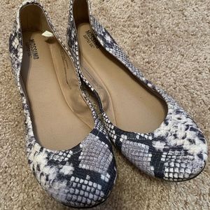 Snakeskin flats